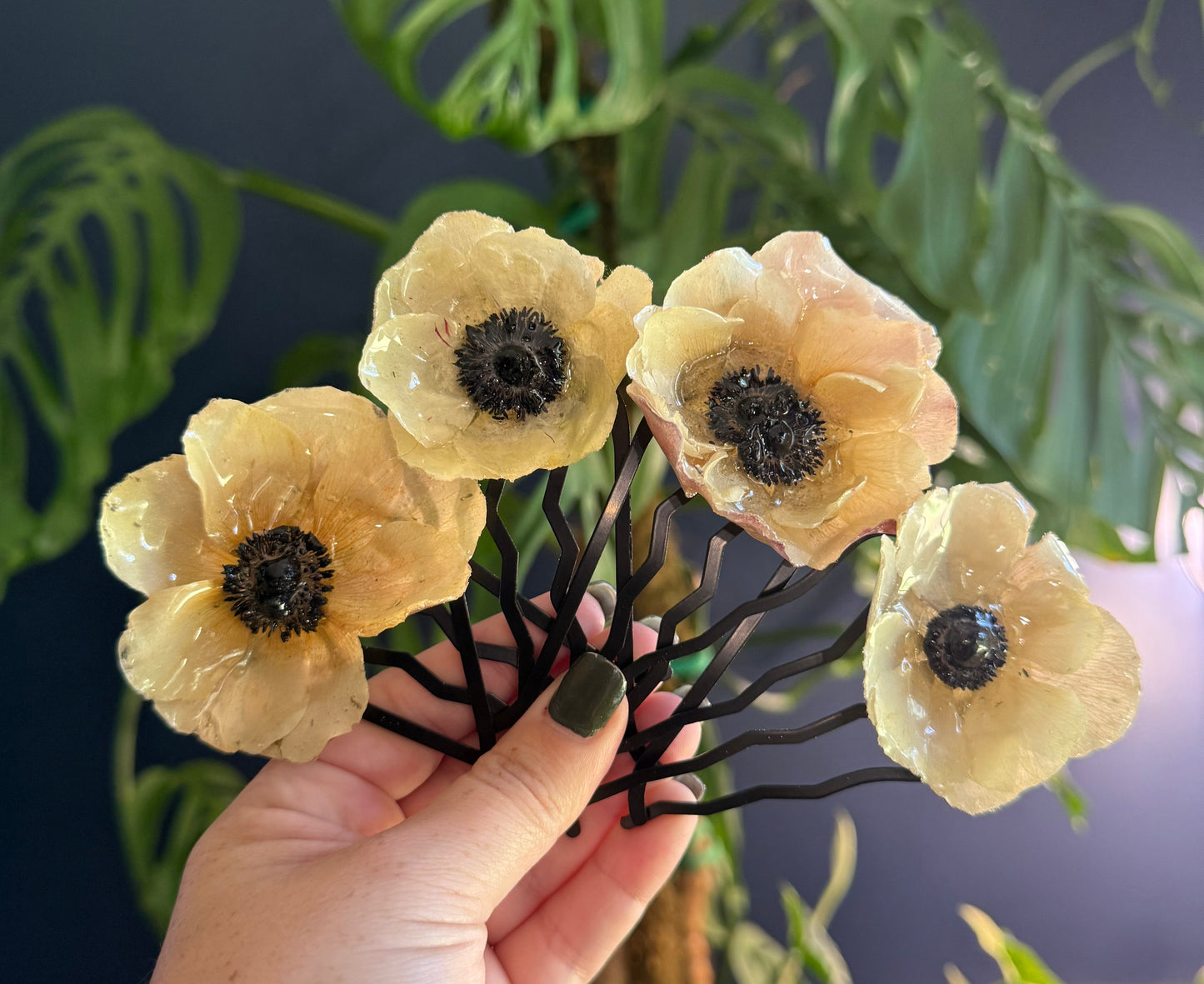 Anemone Hair Comb
