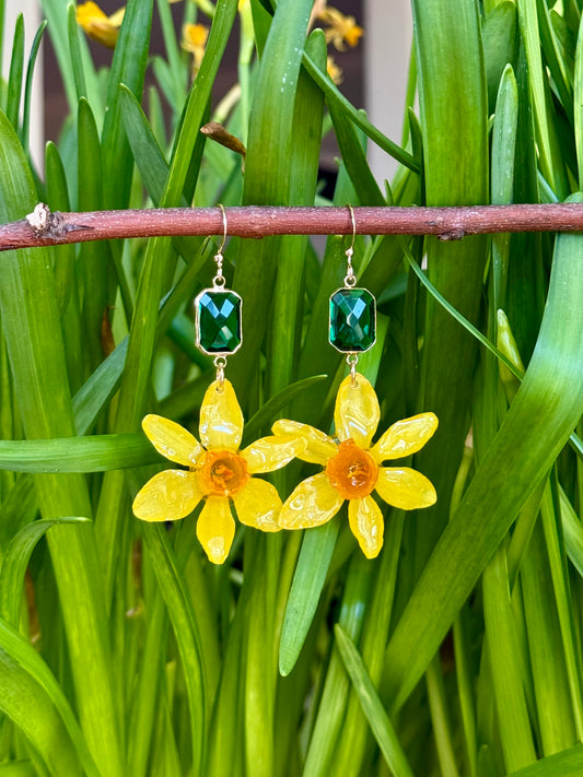 Green Daffodil Dangle Earring