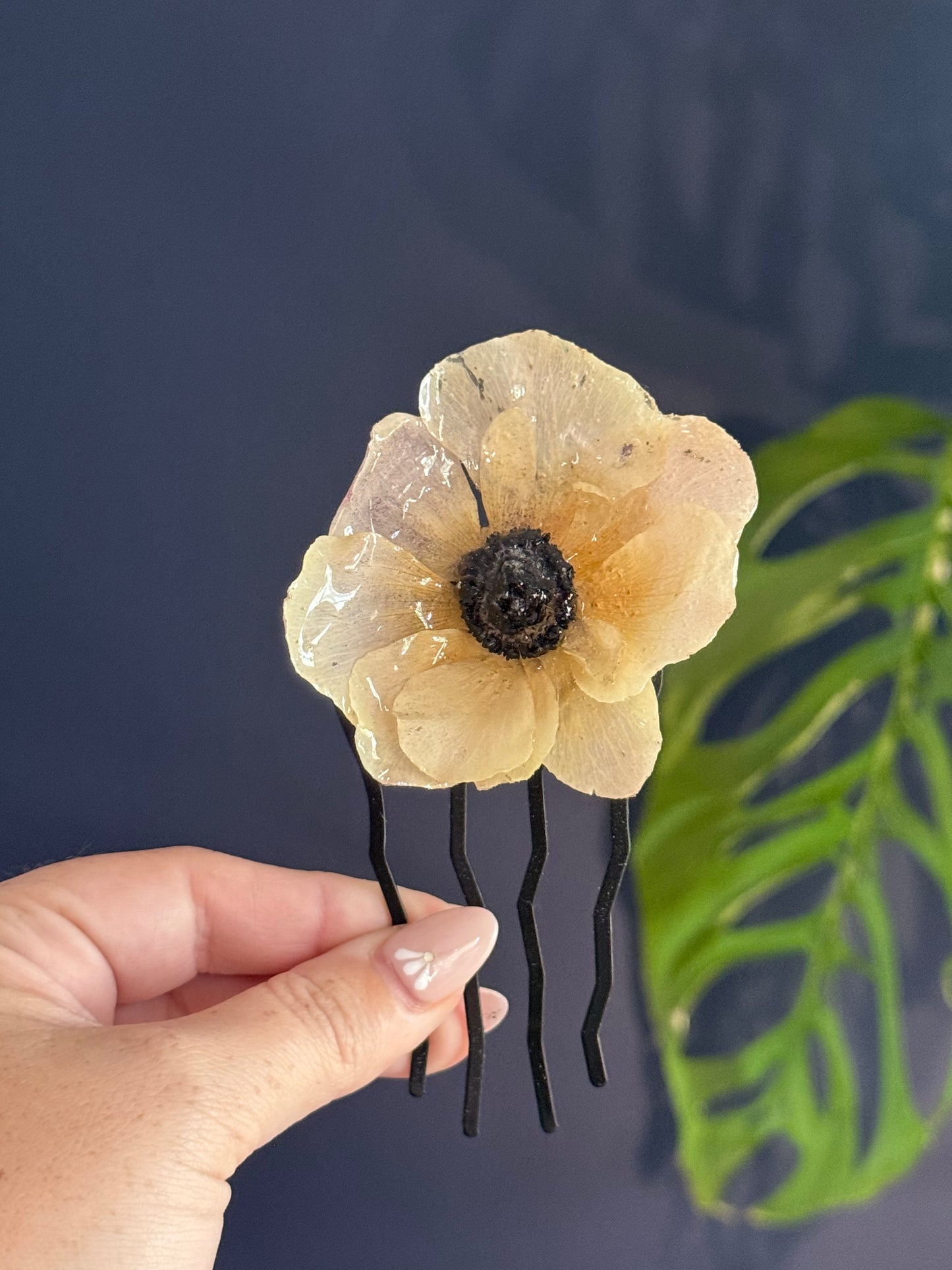 Anemone Hair Comb