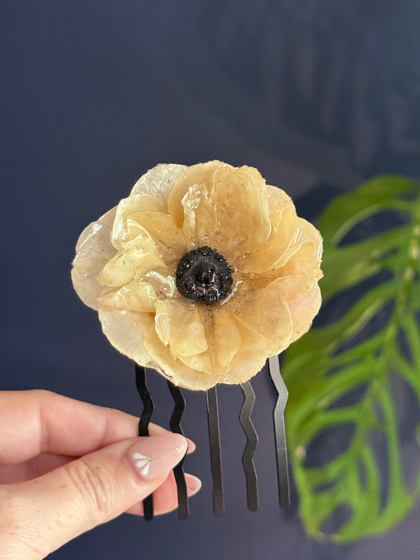 Anemone Hair Comb
