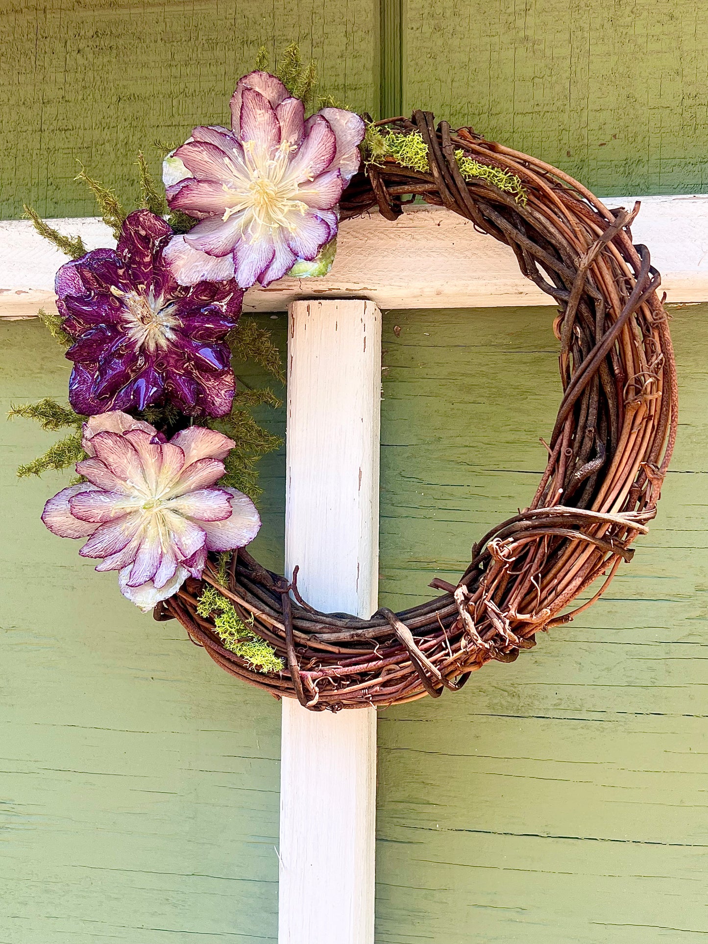 Multi Purple Hellebore Wreath 8"