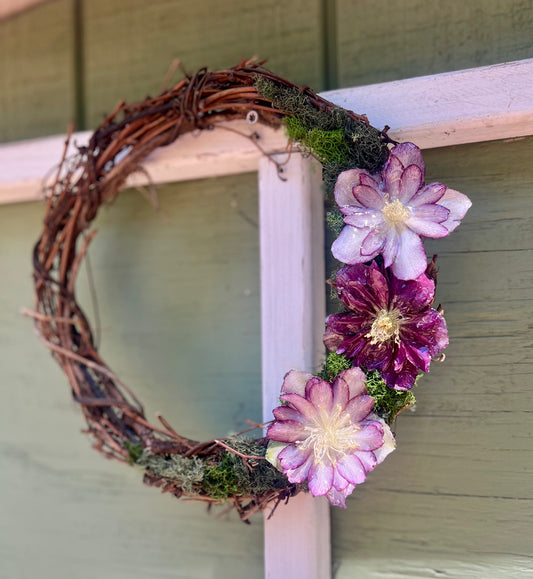 Multi Purple Hellebore Wreath 10"