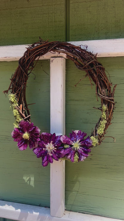 Deep Purple Hellebore Wreath 10"