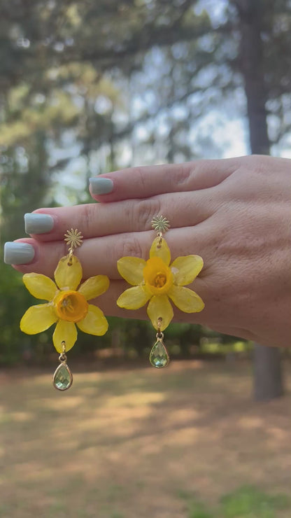 Mini Daffodil Post Earring